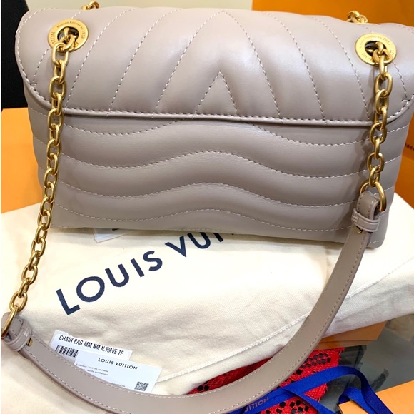 🆕😍💗💯NWT AUTHENTIC LOUIS VUITTON NEW WAVE CHAIN BAG - Picture 4 of 16
